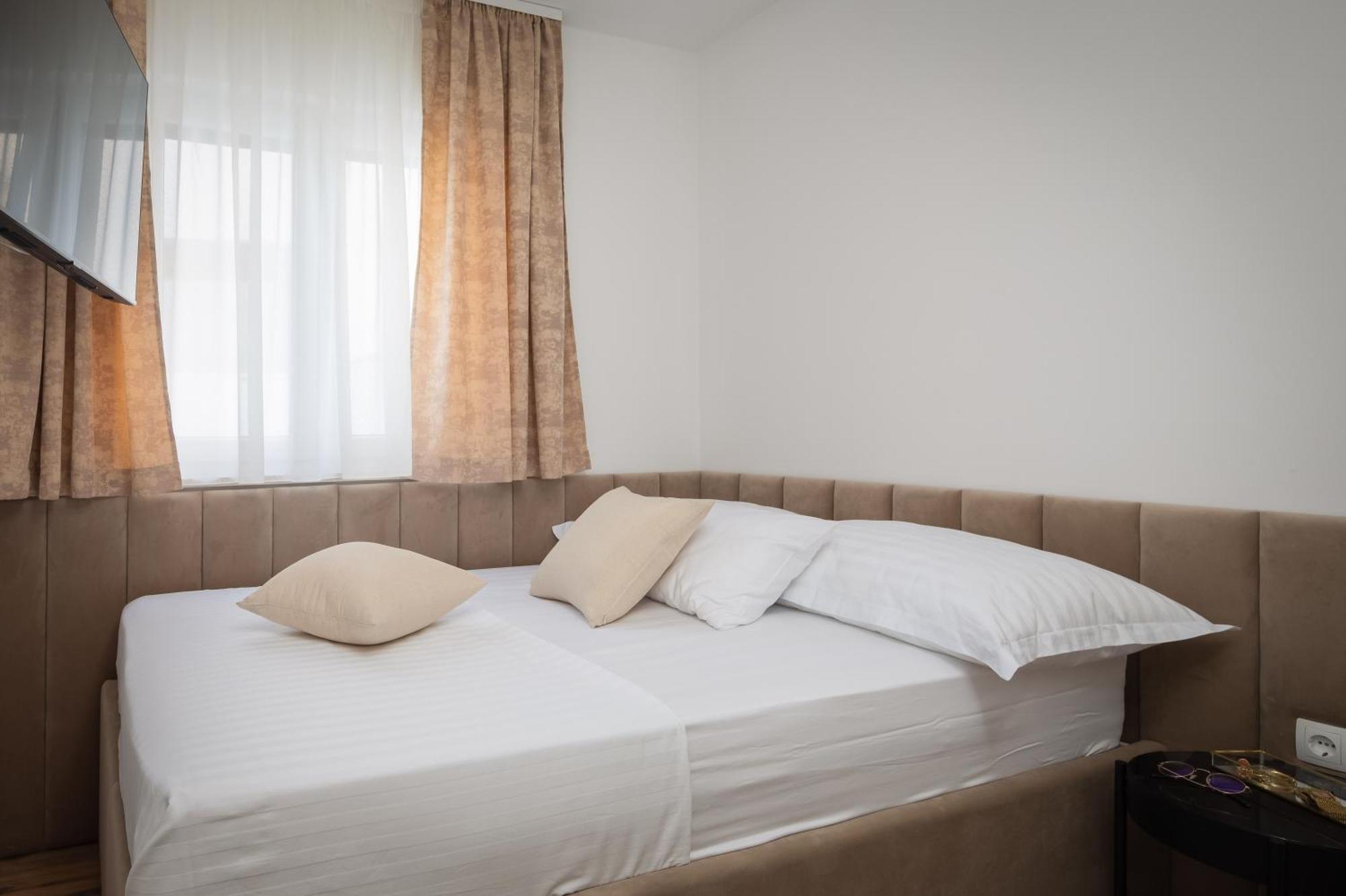 Apartments Villa Maracella Marina Buitenkant foto