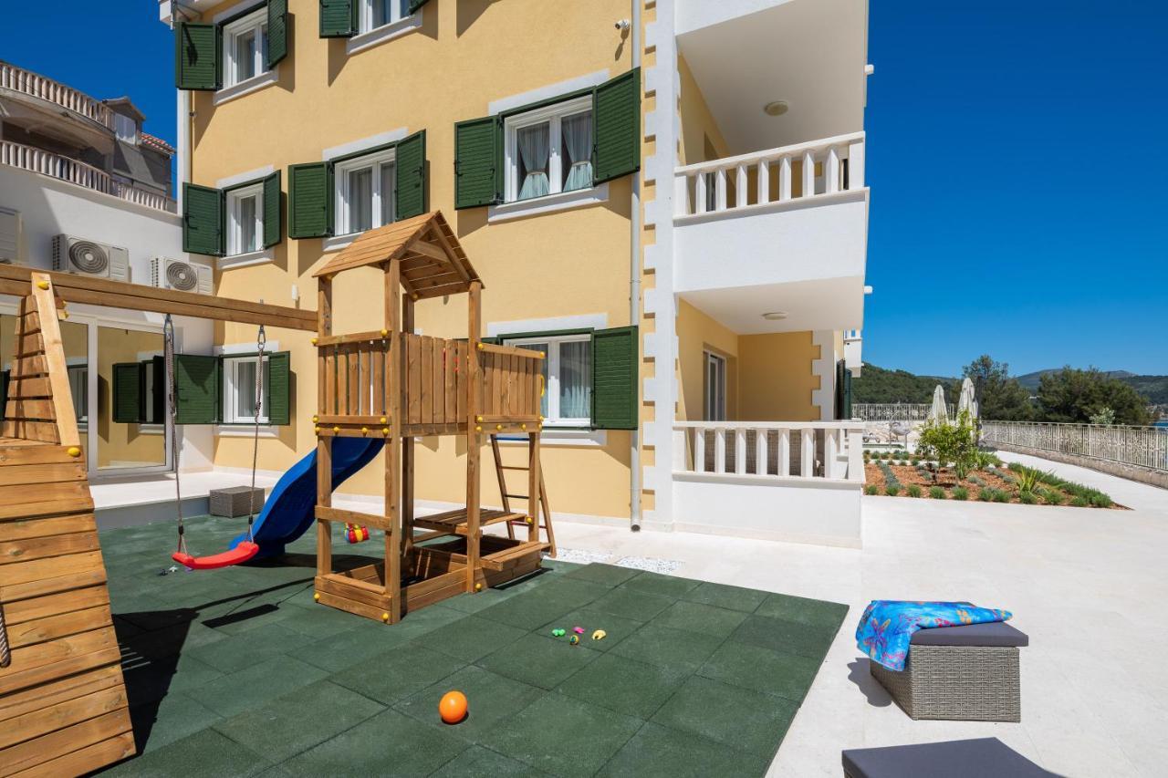 Apartments Villa Maracella Marina Buitenkant foto